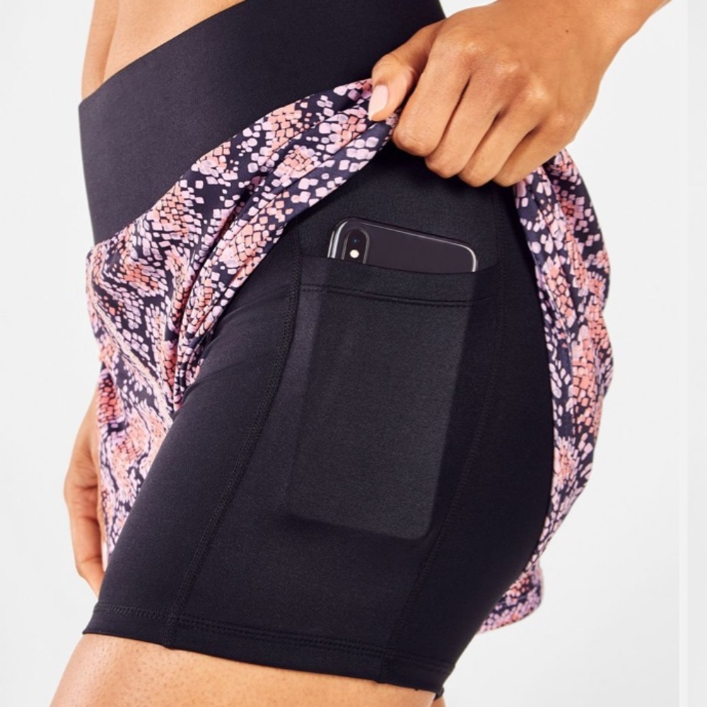 Fabletics Oiesia Shine Running Shorts Size Small - image 5